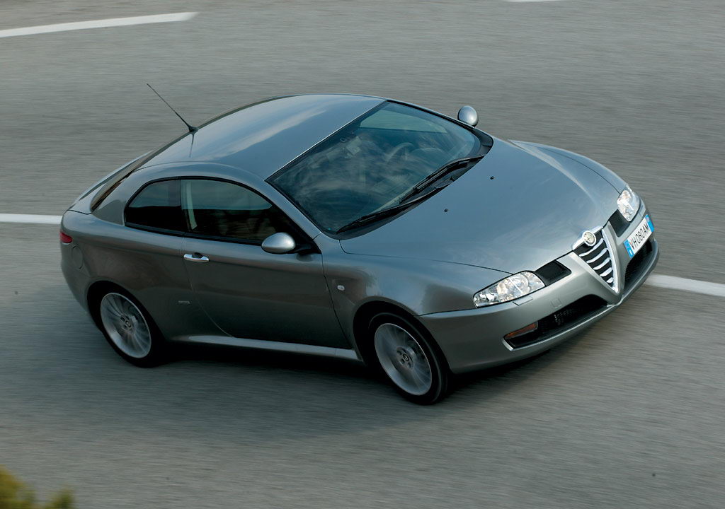 Alfa Romeo GT Coupé 2004 004.jpg